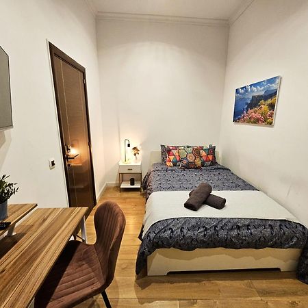 By La Rambla Rooms Barcelona Exterior photo